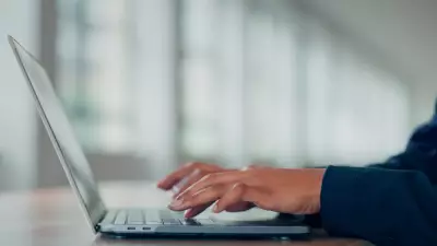 Windows 11'de Devrim: Görev Çubuğu Özgürlüğü Geri Dönüyor!