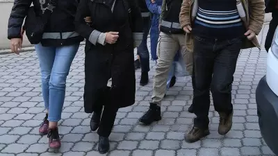 İzmir'de Yaşlı Kadının Dolandırıldığı İddiası: Torunu ve Kayınbiraderi Tutuklandı