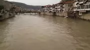 Amasya'da Yeşilırmak Nehri 2 Metre Yükseldi: Piknik Masaları Akıntıya Kapıldı
