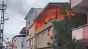 Bursa'da 3 Katlı Binada Çatı Katında Çıkan Yangın İtfaiye Müdahalesiyle Söndürüldü