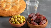 İftarda İlk Lokma Nasıl Olmalı? Uzmanlar Hurma, Su, Çorba ve Zeytin Sıralamasını Açıkladı