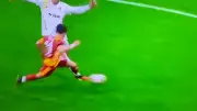 Galatasaray - Eyüpspor Maçında Tartışmalı Pozisyon: Eski Hakemlerden Kırmızı Kart Yorumu