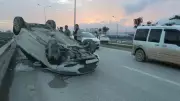 Hatay Antakya'da Kontrol Kaybı Sonucu Takla Atan Otomobilde 3 Kişi Yaralandı