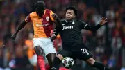 Juventus-Galatasaray Maçında Lloyd Kelly Kırmızı Kart Gördü, Takım 10 Kişi Kaldı