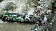 Nepal'de Otobüs Nehre Uçtu: 17 Ölü, 20'den Fazla Yaralı