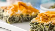 Çıtır ve Pratik: Baklava Yufkasından Ispanaklı Börek Tarifi