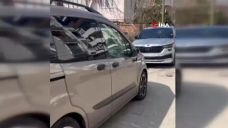 Lüleburgaz'da Ticari Araç Park Halindeki 4 Otomobile Çarptı, Maddi Hasar Oluştu