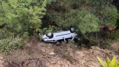 Adana'da Otomobil Şarampole Yuvarlandı: Dört Kişi Yaralandı