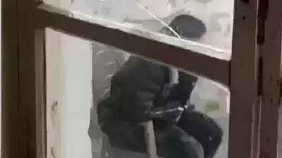 Adana'da Polis Kılığında Ev Baskını: Anne ve Oğlu Silahla Yaralandı