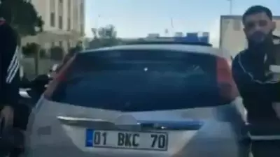 Adana'da Trafik Tartışması: Aracın Önü Kesildi, Kapı Kolu Kırıldı