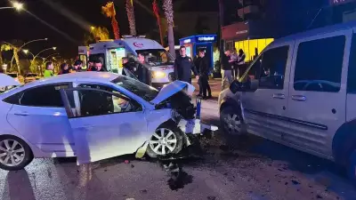 Alanya'da Gece Saatlerinde Meydana Gelen Trafik Kazasında 3 Kişi Yaralandı