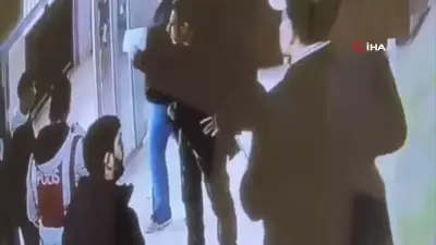 Şanlıurfa'da Polis Engelli Vatandaşı Kucağında Taşıyarak Sınava Yetiştirdi