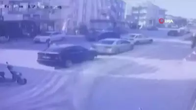 Antalya'da Şiddetli Trafik Kazası: Motosiklet ile Otomobil Çarpıştı, 3 Kişi Yaralandı