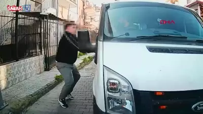 Aydın'da Trafik Tartışması Kamerada: Otomobil Sürücüsü Kamyonet Camını Yumrukladı