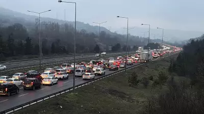 Bayram Dönüşünde Trafik Felç Oldu: İstanbul Girişinde Kilometrelerce Araç Kuyruğu