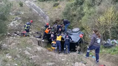 Bilecik'te Dikkatsizlik Sonucu Takla Atan Otomobilde 2 Kişi Hafif Yaralandı