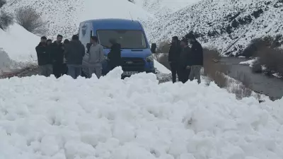 Bingöl'de Çığ Düştü: Karlıova-Yedisu Yolu Ulaşıma Kapandı