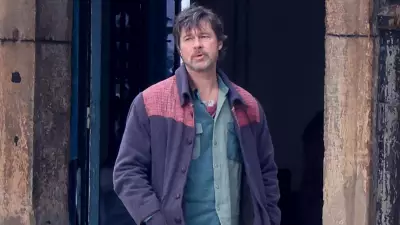 Brad Pitt Yunanistan'da Film Çekiminde Sevgilisi İle Görüntülendi