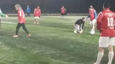 Bursa'da Halı Sahada Kalp Krizi Geçiren Eski Futbolcu Hakan Erken Hayatını Kaybetti