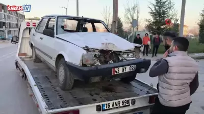 Bursa'da Kontrolden Çıkan Otomobil Park Halindeki Tırın Altına Girdi: 1 Yaralı