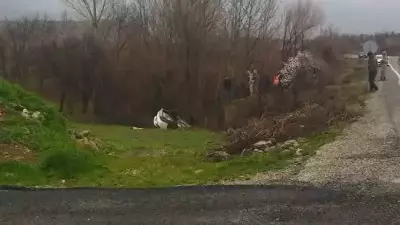 Elazığ'da Kontrolü Kaybeden Otomobil Dereye Uçtu: 3 Yaralı