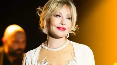 Emel Sayın'ın Nostaljik Fotoğrafı Sosyal Medyayı Salladı: 'Zarafetin Adresi'