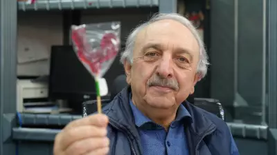 Erzurum'da 10 Yıllık Ramazan Geleneği: Horoz Şekeri Dağıtımı Sürüyor