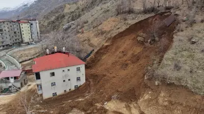 Hakkari'de Heyelan Evin Birinci Katına Zarar Verdi