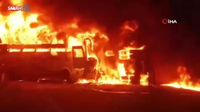 Hindistan'da Korkunç Trafik Kazası: Otobüs ve Kamyon Kafa Kafaya Çarpıştı, 13 Ölü