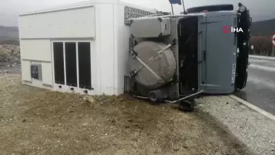Isparta'da Alman Turistin Karavanı ile Tofaş Çarpıştı: 1'i Ağır 3 Yaralı