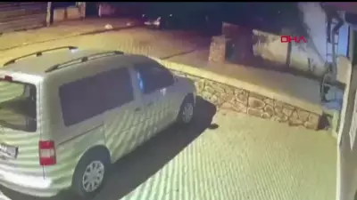 Kadıköy'de Merdivenle Eve Giren Hırsızlar 1 Milyon Lira Değerinde Altın Çaldı