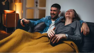 Kahkaha Zinciri Nasıl Başlıyor? Beyninizin Kontrolü Ele Aldığı An!