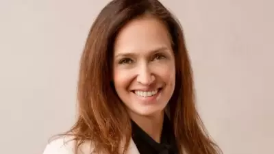 Karşıyaka'da Bayramlaşma Krizi: Maaş Alamayan İşçiler Töreni Protesto Etti