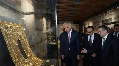 İki Çalınan İznik Çinisi Yıllar Sonra Türkiye'ye İade Edildi: 57 Eser Sergide Buluştu