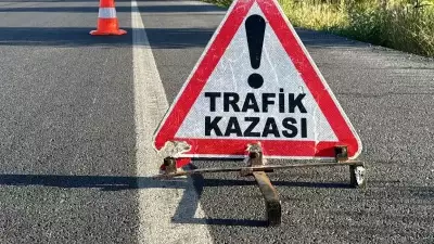 Kocaeli'de Dökülen Sıvı Yolu Kayganlaştırdı: İki Araç Kafa Kafaya Çarpıştı, 3 Yaralı