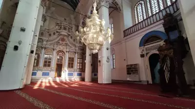 Malatya'da Tarihi Caminin Bir Bölümü Çöktü, Bir İşçi Yaralandı