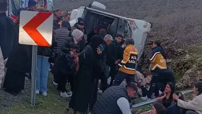 Mardin Midyat'ta Midibüs Devrildi: 13 Kişi Yaralandı