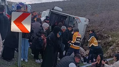 Mardin'de Midibüs Kazası: 13 Kişi Yaralandı, Jandarma İnceleme Başlattı