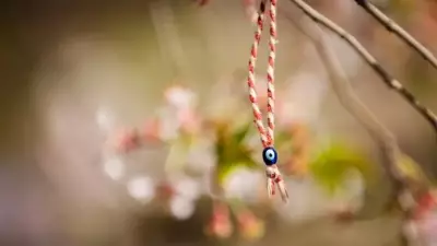 Marteniçka Bilekliği: Baharın Geleneksel Sembolü, Tarihçesi ve Adetleri