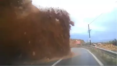 Mersin'de Heyelan Faciası: Cip Toprak Altında Kaldı, Sürücü Yaralı Kurtarıldı