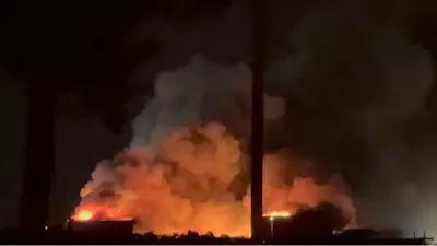 Osmaniye'de Tavuk Kesimhanesinde Çıkan Yangına İtfaiye Müdahalesi Sürüyor