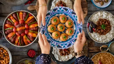 Ramazan'ın 15. Günü İftar Menüsü: Perde Pilavı ve Kağıt Kebabı ile Lezzet Şöleni