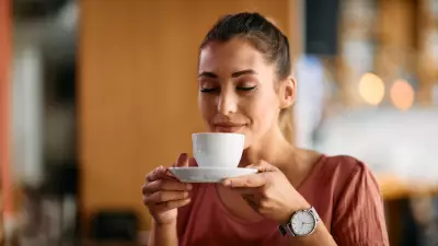 Sabahları Aç Karnına Kahve İçmek: Faydaları ve Riskleri