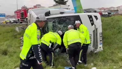 Samsun'da Midibüs Şarampole Devrildi: Robot Yarışmasından Dönen Öğrenciler Yaralandı