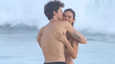Shawn Mendes ve Bruna Marquezine Plajda Aşk Dolu Anlar Yaşadı