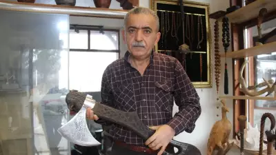 Sivaslı Usta Hayati Ünsal 35 Yıldır Ahşap ve Çeliği Sanata Dönüştürüyor