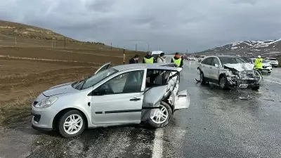 Sivas'ta Zincirleme Trafik Kazası: 1 Ölü, 5 Yaralı