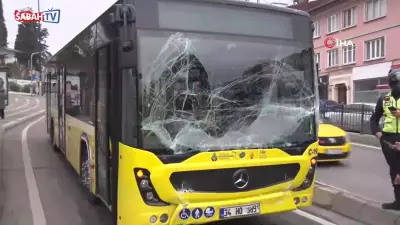 Üsküdar'da İki İETT Otobüsü Çarpıştı: Camlar Patladı, Maddi Hasar Oluştu