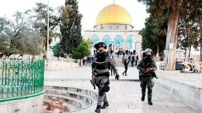 İsrail, Mescid-i Aksa'yı Kapattı: Filistinliler Sokakta Namaz Kıldı, İşgal Güçleri Müdahale Etti