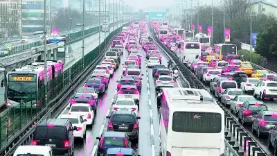 İstanbul'da Ara Tatil ve Bayram Dönüşü Trafiği Durma Noktasına Geldi